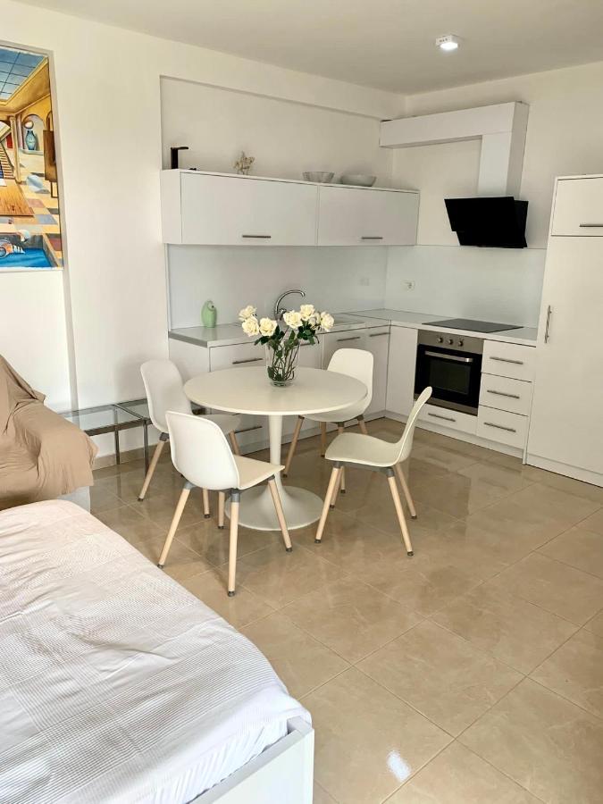 Loli Apartment Luxury White Residence Sarandë Exteriör bild