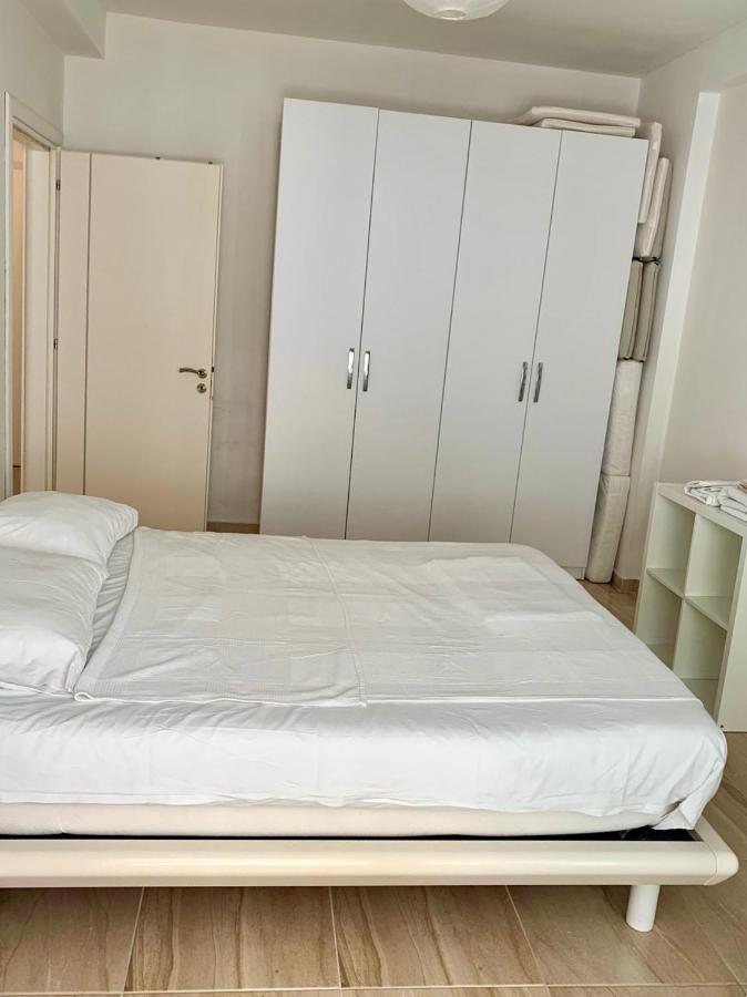 Loli Apartment Luxury White Residence Sarandë Exteriör bild