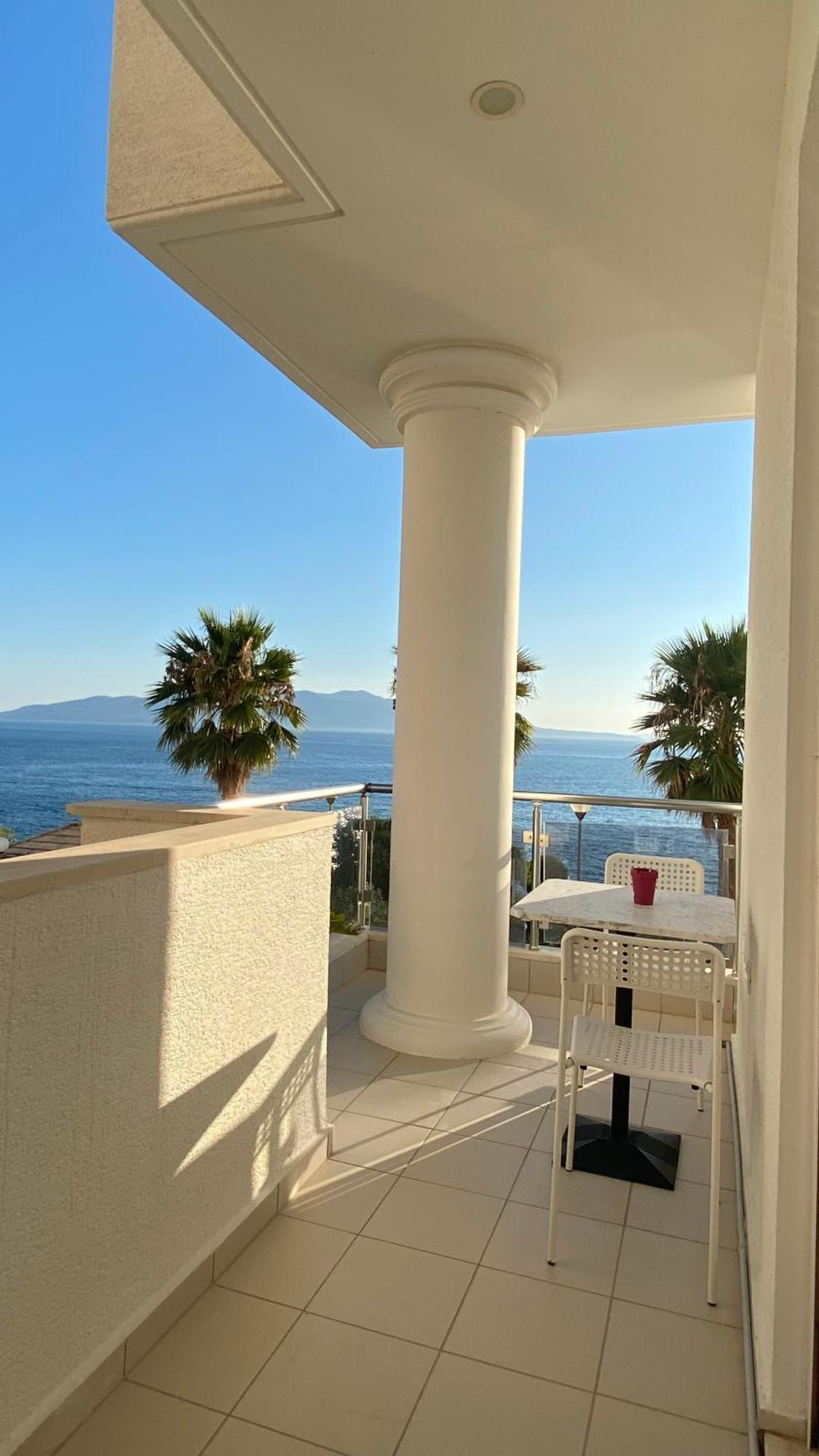 Loli Apartment Luxury White Residence Sarandë Exteriör bild